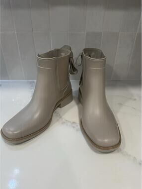 Rare Bernardo Chelsea Ankle Boots Bow Accent Women's Size 7